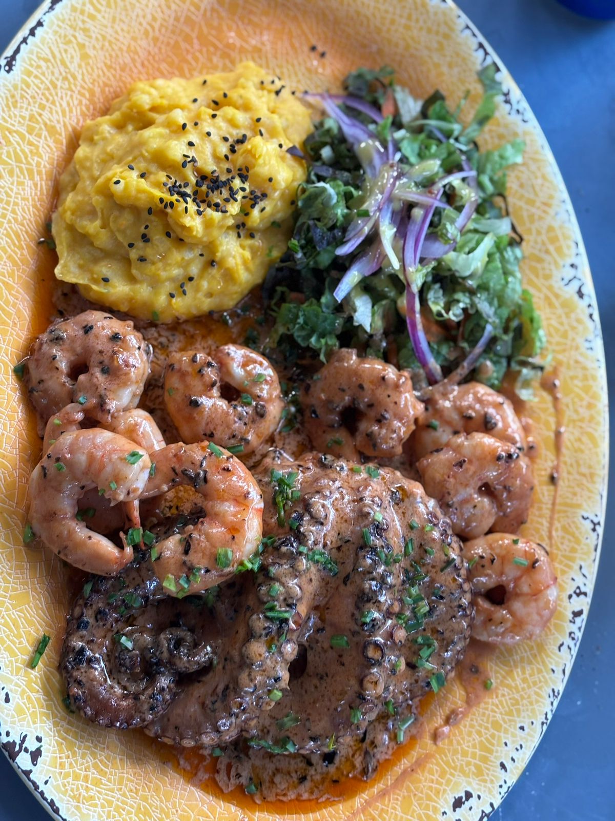 Pulpo con Camarones